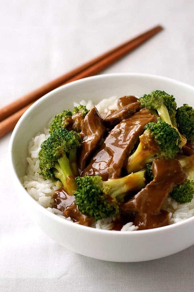 Chinese Beef and Broccoli Stir Fry - a recipe from a Chinese restaurant! Extra saucy, easy to make and you can get all the ingredients from the supermarket. recipetineats.com