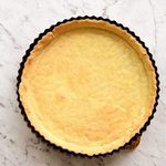 Preparation of easy homemade quiche crust