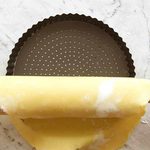 Preparation of easy homemade quiche crust