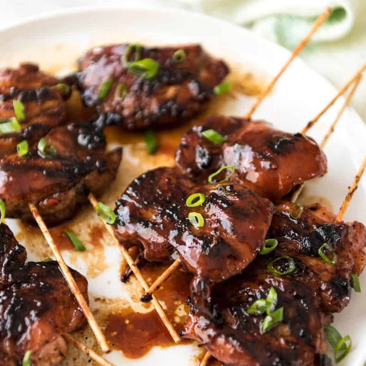 Chinese Chicken (Char Siu) is the chicken version of the wildly popular Chinese BBQ Pork. The smell when this is cooking is outrageous! recipetineats.com