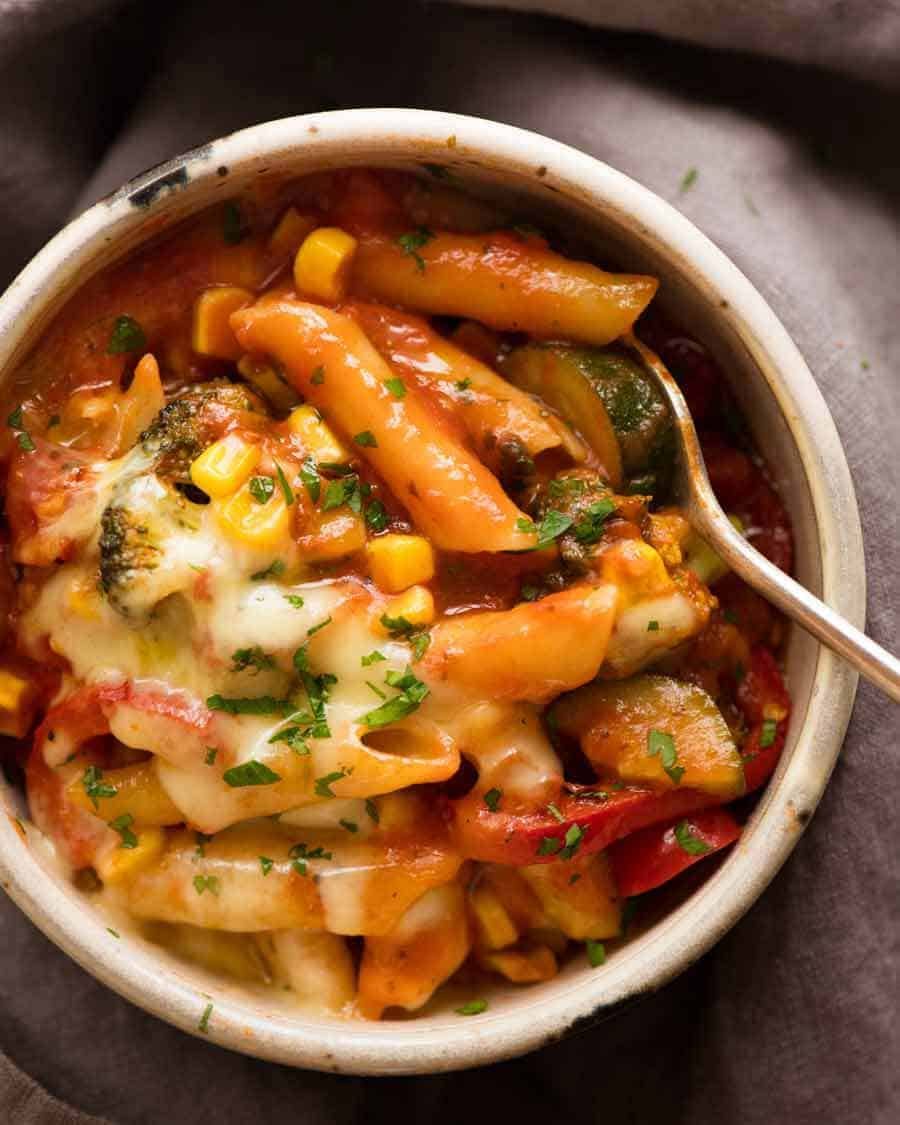 Overhead photo of healthy pasta / one pot vegetable pasta in a rustic bowl, ready to be eaten.