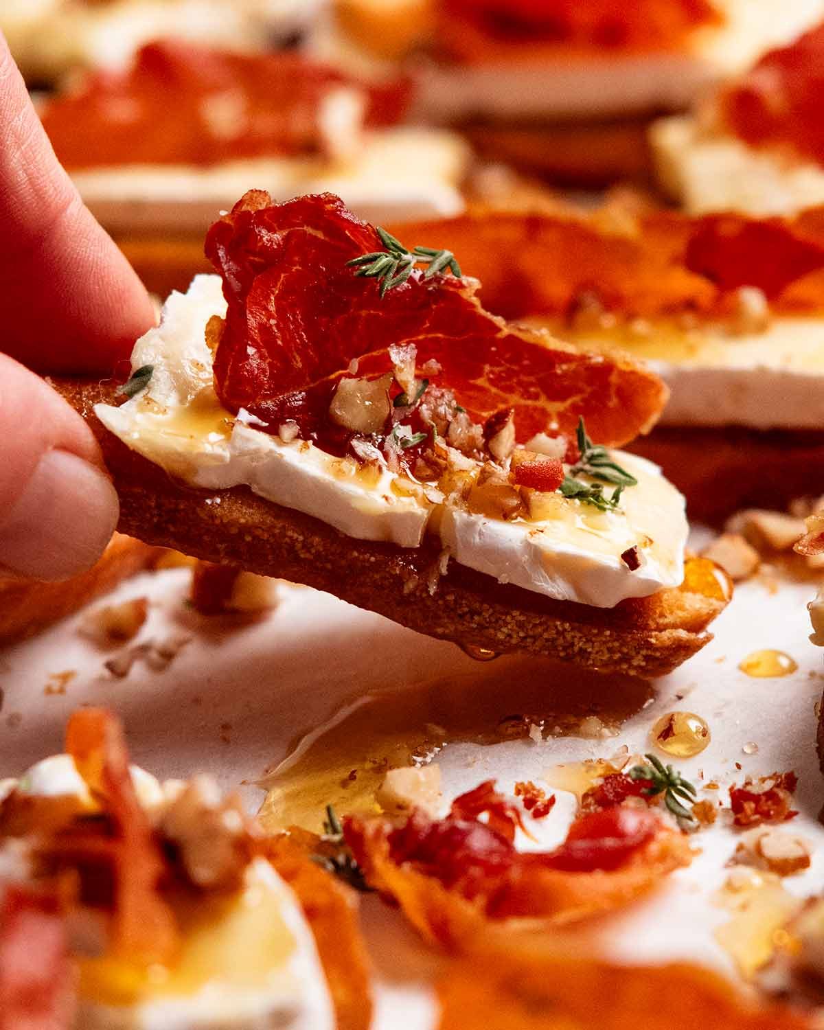 Maple crisp brie bites